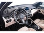 BMW X1 sDrive20i High Executive xLine - Panoramadak - Cruise control - Head up - Park Assistant - Sportstoelen - Elektrisch verwarmde voorstoelen - Getinte ruiten - Hifi - Stuurwielrand verwarmd - Armsteun voor -