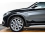 BMW X1 sDrive20i High Executive xLine - Panoramadak - Cruise control - Head up - Park Assistant - Sportstoelen - Elektrisch verwarmde voorstoelen - Getinte ruiten - Hifi - Stuurwielrand verwarmd - Armsteun voor -
