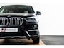 BMW X1 sDrive20i High Executive xLine - Panoramadak - Cruise control - Head up - Park Assistant - Sportstoelen - Elektrisch verwarmde voorstoelen - Getinte ruiten - Hifi - Stuurwielrand verwarmd - Armsteun voor -