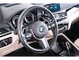 BMW X1 sDrive20i High Executive xLine - Panoramadak - Cruise control - Head up - Park Assistant - Sportstoelen - Elektrisch verwarmde voorstoelen - Getinte ruiten - Hifi - Stuurwielrand verwarmd - Armsteun voor -