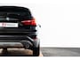 BMW X1 sDrive20i High Executive xLine - Panoramadak - Cruise control - Head up - Park Assistant - Sportstoelen - Elektrisch verwarmde voorstoelen - Getinte ruiten - Hifi - Stuurwielrand verwarmd - Armsteun voor -