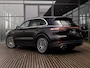 Porsche Cayenne 3.0 E-Hybrid | SPORTCHRONO | PASM LUCHTVERING | 1E EIGENAAR | NL GELEVERDE AUTO | PANORAMA/SCHUIF-KANTELDAK | BOSE AUDIO | 18-WEG STOELEN | TV SCHERMEN ACHTER | ADAPTIEVE CRUISE CONTROL | 21 INCH | SOFTCLOSE |
