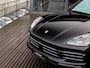 Porsche Cayenne 3.0 E-Hybrid | SPORTCHRONO | PASM LUCHTVERING | 1E EIGENAAR | NL GELEVERDE AUTO | PANORAMA/SCHUIF-KANTELDAK | BOSE AUDIO | 18-WEG STOELEN | TV SCHERMEN ACHTER | ADAPTIEVE CRUISE CONTROL | 21 INCH | SOFTCLOSE |