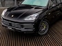 Porsche Cayenne 3.0 E-Hybrid | SPORTCHRONO | PASM LUCHTVERING | 1E EIGENAAR | NL GELEVERDE AUTO | PANORAMA/SCHUIF-KANTELDAK | BOSE AUDIO | 18-WEG STOELEN | TV SCHERMEN ACHTER | ADAPTIEVE CRUISE CONTROL | 21 INCH | SOFTCLOSE |