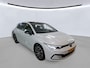 Volkswagen Golf 1.0 TSI Life | Panorama/schuifdak | 17" Ventura | afn Trekhaak |