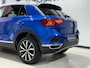 Volkswagen T-Roc 1.0 TSI Style / Navigatie full map Apple CarPlay / Airconditioning / Parkeer sensoren / etc..