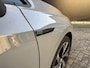 Volkswagen Golf 1.5 eTSI R-Line Pano IQlights Carplay Sfeer