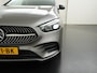 Mercedes-Benz B-klasse 180 AMG Line | Panoramadak | Camera | Trekhaak | 18" | Zondag Open!