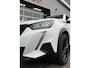 Peugeot 2008 1.2 PureTech Active Pack - Navigatie / Apple CarPlay I Airco I 18" Sport velgen LED I PDC I Dealer onderhouden