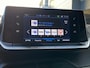Peugeot 2008 1.2 PureTech Active Pack - Navigatie / Apple CarPlay I Airco I 18" Sport velgen LED I PDC I Dealer onderhouden