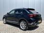 Volkswagen T-Roc 1.5 TSI Sport 150 pk Automaat Navigatie Camera Parkeersensoren Virtual Cockpit Apple Carplay Android Auto ACC Adaptieve Cruise Control DAB Donkere Hemelbekleding Extra Getint Glas 18 Inch Velgen NL Auto