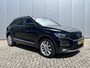 Volkswagen T-Roc 1.5 TSI Sport 150 pk Automaat Navigatie Camera Parkeersensoren Virtual Cockpit Apple Carplay Android Auto ACC Adaptieve Cruise Control DAB Donkere Hemelbekleding Extra Getint Glas 18 Inch Velgen NL Auto
