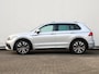 Volkswagen Tiguan 1.5 TSI R-Line Business 150 PK DSG | Navigatie | Adaptieve cruise control | Stoel-en stuurverwarming | Alarm | Electrische achterklep | Side assist | Led Matrix | Camera | Fabrieksgarantie
