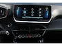 Peugeot e-2008 EV GT Pack 50 kWh | Incl. 12 maanden garantie | Voorstoelen verwarmd | Cruise control | Panorama dak | Airco | Navigatie | Dodehoekdetectie | DAB | Lichtmetalen velgen | Achteruitrijcamera | Parkeersensoren | Climate control | Zwarte hemelbekleding