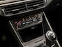 Volkswagen Polo 1.0 TSI Highline Sportline (APPLE CARPLAY, GROOT NAVI, CLIMATE, STOELVERWARMING, SPORTSTOELEN, PARKEERSENSOREN, LM VELGEN, CRUISE, NIEUWSTAAT)