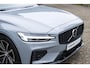 Volvo V60 T6 Plug-in hybrid AWD Plus Dark | Panoramadak | Verwarmbare Voorstoelen (met geheugen), Stuurwiel en Achterbank | Semi-Elektrische Trekhaak | Verwarmbare Voorruit | Premium Audio by Harman Kardon | 360-Camera