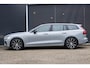 Volvo V60 T6 Plug-in hybrid AWD Plus Dark | Panoramadak | Verwarmbare Voorstoelen (met geheugen), Stuurwiel en Achterbank | Semi-Elektrische Trekhaak | Verwarmbare Voorruit | Premium Audio by Harman Kardon | 360-Camera