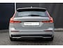 Volvo V60 T6 Plug-in hybrid AWD Plus Dark | Panoramadak | Verwarmbare Voorstoelen (met geheugen), Stuurwiel en Achterbank | Semi-Elektrische Trekhaak | Verwarmbare Voorruit | Premium Audio by Harman Kardon | 360-Camera