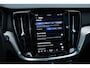 Volvo V60 T6 Plug-in hybrid AWD Plus Dark | Panoramadak | Verwarmbare Voorstoelen (met geheugen), Stuurwiel en Achterbank | Semi-Elektrische Trekhaak | Verwarmbare Voorruit | Premium Audio by Harman Kardon | 360-Camera