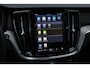 Volvo V60 T6 Plug-in hybrid AWD Plus Dark | Panoramadak | Verwarmbare Voorstoelen (met geheugen), Stuurwiel en Achterbank | Semi-Elektrische Trekhaak | Verwarmbare Voorruit | Premium Audio by Harman Kardon | 360-Camera