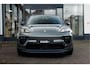Porsche Macan 4 Aventurine Green 100 kWh Pano - Passenger Display - BTW-auto