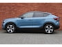 Volvo C40 Recharge Twin Intro Edition 78 kWh, Panoramisch dak, Adaptive Cruise Control + Pilot Assist, Park Assist + 360° Camera, Harman Kardon Premium Audio,Elektrisch verstelbare Voorstoelen, Keyless Entry, Trekhaak Semi elektrisch inklapbaar,