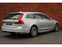 Volvo V90 T4 Momentum | Panoramadak | Parkeerverwarming | Lederen Bekleding | Navigatie | Verwarmbare Voor- en Achterstoelen | Apple Carplay/ Android | Adaptieve Bochtverlichting | Parkeercamera