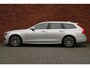 Volvo V90 T4 Automaat Momentum | Panoramadak | Parkeerverwarming | Lederen Bekleding | Navigatie | Verwarmbare Voor- en Achterstoelen | Apple Carplay/ Android | Adaptieve Bochtverlichting | Parkeercamera