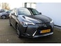 Lexus UX 250h | Achteruitrijcamera | Keyless entry/start | Climate controle | Cruise controle | Lane Assist | DAB | Draadloze telefoonlader | Apple CarPlay/Android Auto | Virtual cockpit |