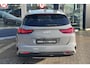 Kia Ceed Sportswagon 1.0 T-GDi Design Edition Half leder/Stof bekleding | Achteruitrijcamera | Parkeersensoren achter & voor | Stoel/stuurverwarming | JBL Speakers | Apple Carplay/Android Auto | Keyless entry | Dodehoek detectie | LED Dagrijverlichting | Navigatie | Elektrisch bedienbare achterklep | Adaptieve Cruise control & Lane assist |