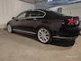 Volkswagen Passat 1.8 TSI 180pk R-Line Business Edit. DSG7 Navi / A.Cam.+ 360 / Adapt.CC / Pano.dak / Trekhaak / Advance Pack / Winter Pack / Trekgewicht 1800kg / 19 inch LM velgen