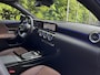 Mercedes-Benz A-klasse Limousine 180 Star Edition AMG | Bruin Interieur | Night Pakket | Panoramadak | MULTIBEAM LED Koplampen | Apple CarPlay | Android Auto | Sierdelen Lindehout Zwart | Sfeerverlichting | Stoelverwarming | Achteruitrijcamera