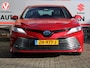 Toyota Camry 2.5 Hybrid Premium Automaat Navigatie, Elektrische Stoelverstelling, Parkeersensoren Voor en Achter, JBL Geluidsinstallatie