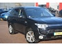 Mitsubishi Outlander 2.0 PHEV Instyle+ | Leer | Navigatie | Schuif-kanteldak | Xenon | NL auto!! | Nederlandse auto dealeronderhouden laatste beurt bij 226000 km accu vervangen met oa xenon leer navigatie camera trekhaak key less schuif kantel dak stoelverwarming premium audio camera stand