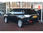 Mitsubishi Outlander 2.0 PHEV Instyle+ | Leer | Navigatie | Schuif-kanteldak | Xenon | NL auto!! | Nederlandse auto dealeronderhouden laatste beurt bij 226000 km accu vervangen met oa xenon leer navigatie camera trekhaak key less schuif kantel dak stoelverwarming premium audio camera stand