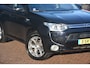 Mitsubishi Outlander 2.0 PHEV Instyle+ | Leer | Navigatie | Schuif-kanteldak | Xenon | NL auto!! | Nederlandse auto dealeronderhouden laatste beurt bij 226000 km accu vervangen met oa xenon leer navigatie camera trekhaak key less schuif kantel dak stoelverwarming premium audio camera stand