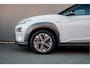 Hyundai Kona Electric BWJ 2021 EV Premium Sky 64 kWh 204 PK FULL LED | ADAPTIVE CRUISE | STOELVERW. | STUURVERW. | HEAD-UP DISPLAY | DODE HOEK | CARPLAY + ANDROID | DAB | CAMERA | LMV | PDC