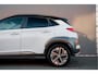 Hyundai Kona Electric BWJ 2021 EV Premium Sky 64 kWh 204 PK FULL LED | ADAPTIVE CRUISE | STOELVERW. | STUURVERW. | HEAD-UP DISPLAY | DODE HOEK | CARPLAY + ANDROID | DAB | CAMERA | LMV | PDC