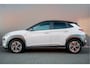 Hyundai Kona Electric BWJ 2021 EV Premium Sky 64 kWh 204 PK FULL LED | ADAPTIVE CRUISE | STOELVERW. | STUURVERW. | HEAD-UP DISPLAY | DODE HOEK | CARPLAY + ANDROID | DAB | CAMERA | LMV | PDC