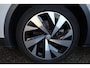 Volkswagen ID.4 First 77 kWh 150/204PK, 77KWH Accu, wegklapbare trekhaak, achteruitrijcamera, privacy glas, leder / alcantara, style interieur en exterieur pakket, navigatie, stoel en stuurwielverwarming, ACC, 20" LMV met 4 seizoenen banden