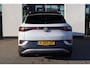 Volkswagen ID.4 First 77 kWh 150/204PK, 77KWH Accu, wegklapbare trekhaak, achteruitrijcamera, privacy glas, leder / alcantara, style interieur en exterieur pakket, navigatie, stoel en stuurwielverwarming, ACC, 20" LMV met 4 seizoenen banden