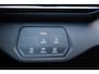 Volkswagen ID.4 First 77 kWh 150/204PK, 77KWH Accu, wegklapbare trekhaak, achteruitrijcamera, privacy glas, leder / alcantara, style interieur en exterieur pakket, navigatie, stoel en stuurwielverwarming, ACC, 20" LMV met 4 seizoenen banden