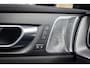 Volvo XC60 Plug-in Hybrid T6 AWD Plus Black Edition | Nieuw model 2026 | Bowers & Wilkins audio | Luchtvering | Stoelmassage | Nappa lederen bekleding | Stoelverwarming en ventilatie | Head-up display | 360 camera | Panoramadak | Stoel- en stuurverwarming | Getint glas | Alarm |