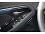 Land Rover Range Rover Evoque 1.5 P300e AWD R-Dynamic HSE | Head-Up display | Panoramisch schuif/kanteldak | Stoel en stuurwielverwarming | Parkeercamera | Black Pack | Elektrisch verstelbare voorstoelen met geheugen |