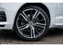Volvo XC60 2.0 T8 Twin Engine AWD R-Design | Adaptieve Cruise Control | Luchtvering | Trekhaak | 21" Velgen | Panorama dak | Elektrische achterklep | Stoelverwarming | Adaptieve koplampen |