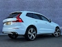 Volvo XC60 2.0 T8 Twin Engine AWD R-Design | Adaptieve Cruise Control | Luchtvering | Trekhaak | 21" Velgen | Panorama dak | Elektrische achterklep | Stoelverwarming | Adaptieve koplampen |