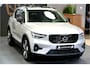 Volvo XC40 1.5 T5 Plug-in Hybrid 193kW/262pk DCT7 Ultimate Bright FACELIFT! PANORAMADAK + HARMAN/KARDON + ADAPT.CRUISE + PILOT ASSIST + NAVI SENSUS + BLIS + LANE ASSIST + EL.STOELEN + STOEL-&STUURVERWARMING + 360 CAMERA + KEYLESS + PARKSENSOREN V&A + 20” LM-VELGEN!!