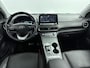 Hyundai Kona Electric EV PREMIUM 64 kWh | SOH 97% | CLIMA | CRUISE ADAPTIEF | 3-FASE | WARMTEPOMP | STOEL- & STUURVERWARMING VERCOOLING | CAMERA | LEDER | DODEHOEK DETECTIE |
