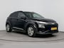 Hyundai Kona Electric EV PREMIUM 64 kWh | SOH 97% | CLIMA | CRUISE ADAPTIEF | 3-FASE | WARMTEPOMP | STOEL- & STUURVERWARMING VERCOOLING | CAMERA | LEDER | DODEHOEK DETECTIE |