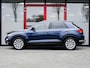 Volkswagen T-Roc 1.0 TSI Style | Origineel NL | 2e Eigenaar | Navigatie | Virtual Cockpit | Adaptieve Cruise Control | Climate Control | Apple Carplay | Android Auto | Metallic | Privacy Glas | Lichtmetalen Velgen | DAB+ Radio | Parkeersensoren |